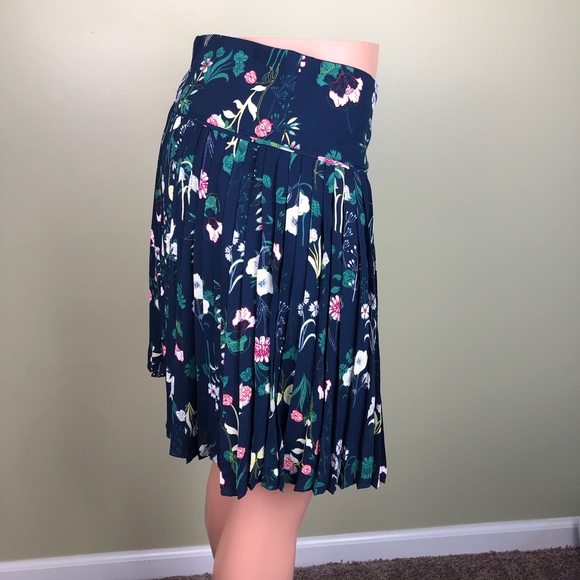 Ann Taylor LOFT Valley Floral Pleated Skirt Size 6 - Picture 6 of 8